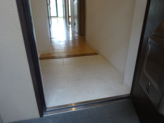 パセオ清荒神の玄関