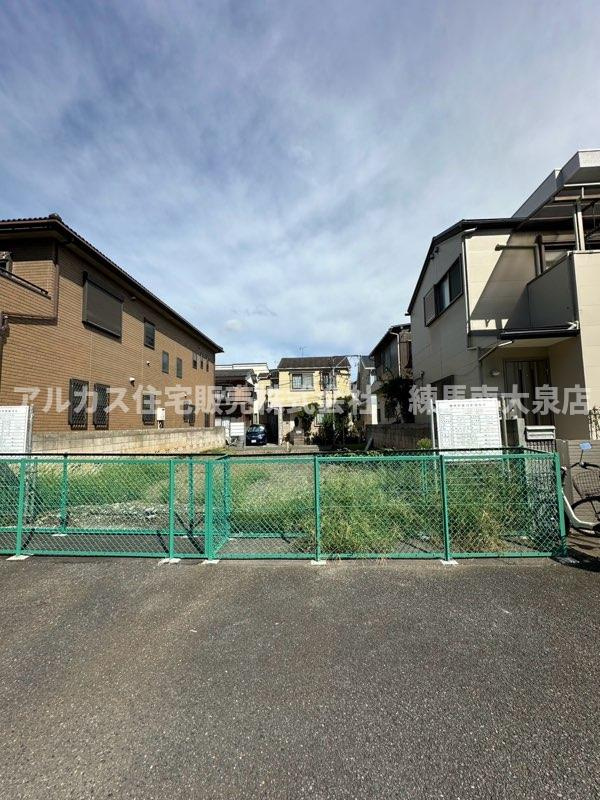 練馬区石神井台7丁目　新築一戸建　西武新宿線　武蔵関の前面道路含む現地写真|南側遊歩道からの現地