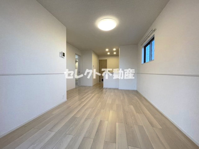 【居間・リビング】 | ラ・フェリーチェⅠ | 使いやすいリビングです