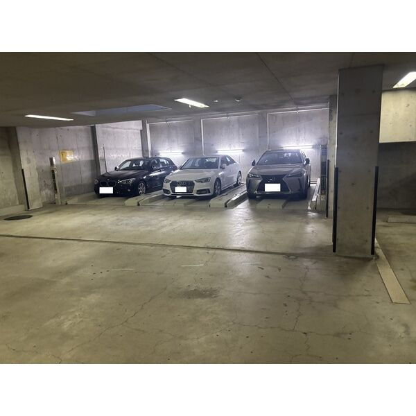 ペア・ドルチェ六甲の駐車場