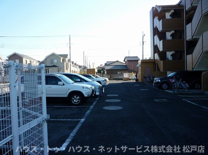 ユイト・SVPの駐車場