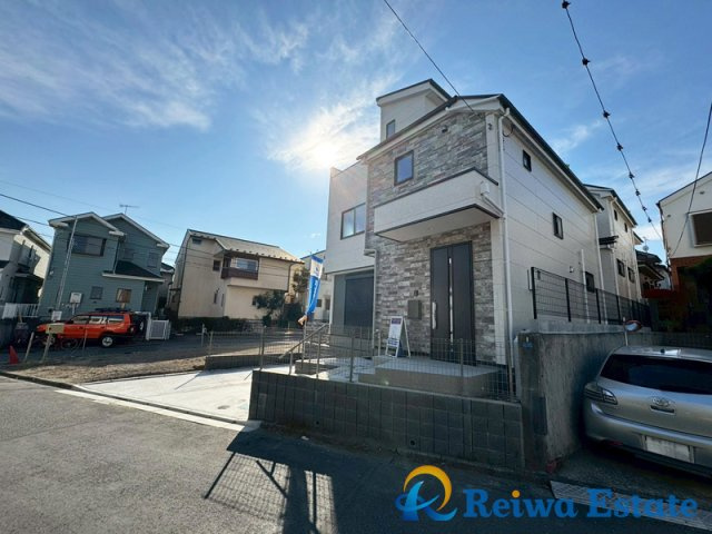 新築戸建　茅ヶ崎市平和町の外観|生活のしやすいアプローチ、閑静な住宅地に佇む邸宅です♪
