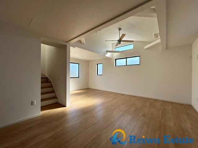 新築戸建　茅ヶ崎市平和町の前面道路含む現地写真