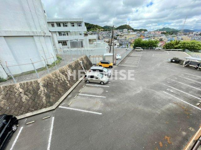 サンヒルズ吉田の駐車場