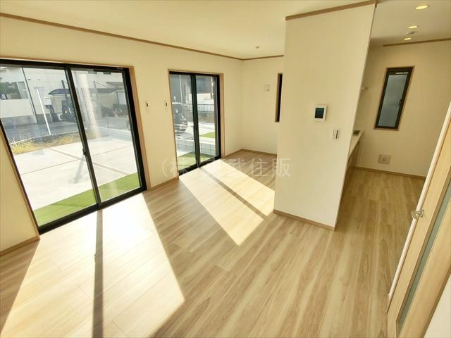 【居間・リビング】 | 坂戸市溝端町　全2棟　B号棟 | 日当たりの良いリビングダイニングです