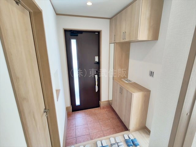 【玄関】 | 坂戸市溝端町　全2棟　B号棟 | 明るい玄関です