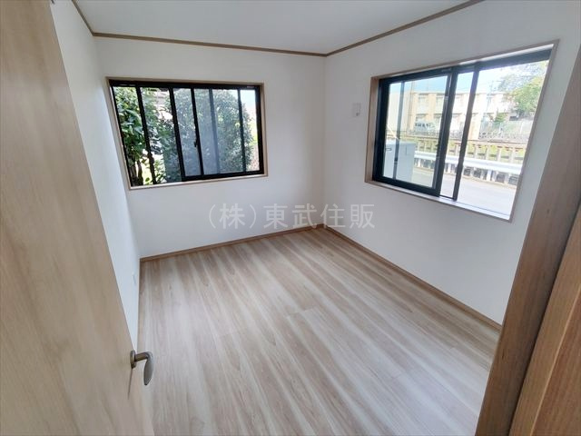 【洋室】 | 坂戸市溝端町　全2棟　B号棟 | 北東側6.0帖洋室　テレワークや趣味のお部屋にいかがでしょうか