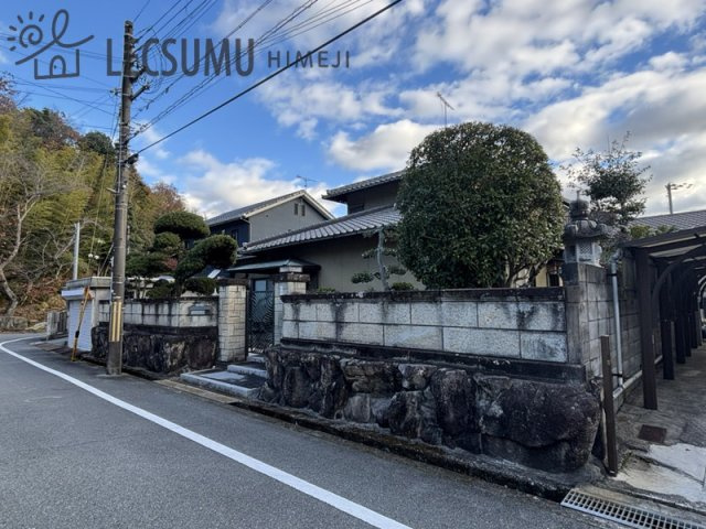 姫路市大寿台2丁目/売土地の前面道路含む現地写真