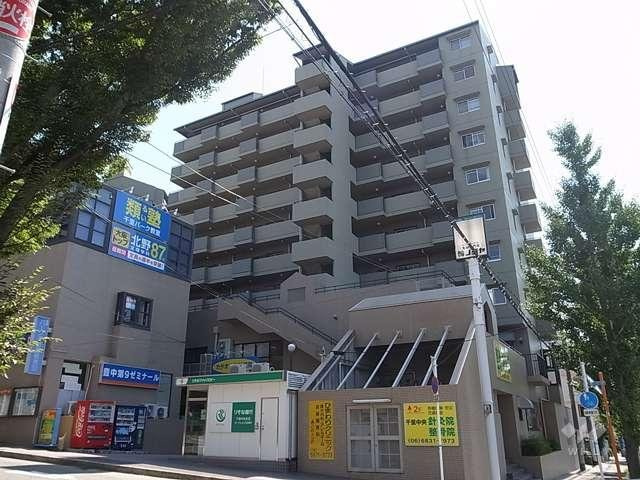 千里中央パークヒルズK棟の外観