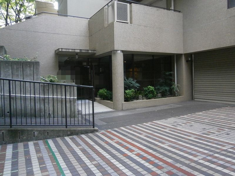 千里中央パークヒルズK棟のエントランス