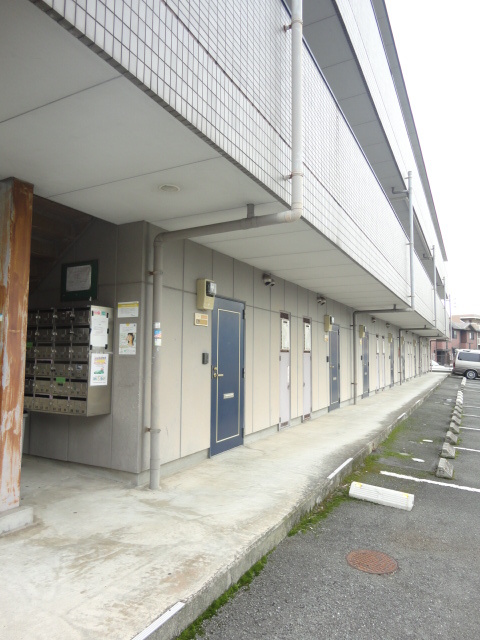 シャルムⅠ【キャッシュバック対象物件】のロビー|ゆとりのあるロビーです