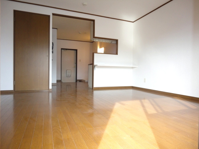 シャルムⅠ【キャッシュバック対象物件】の居間・リビング|ゆったり過ごせるリビングです