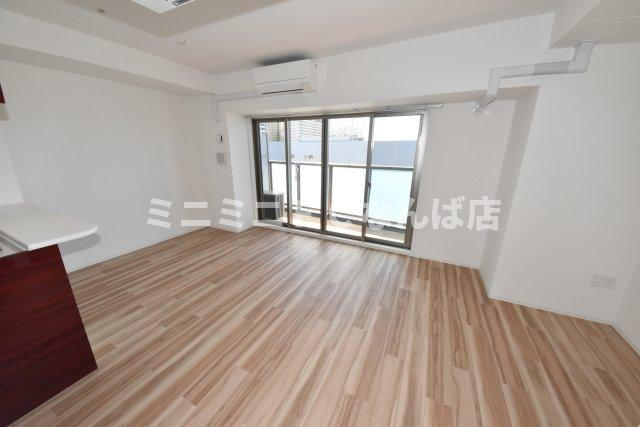 セレニテフラン難波の居間・リビング