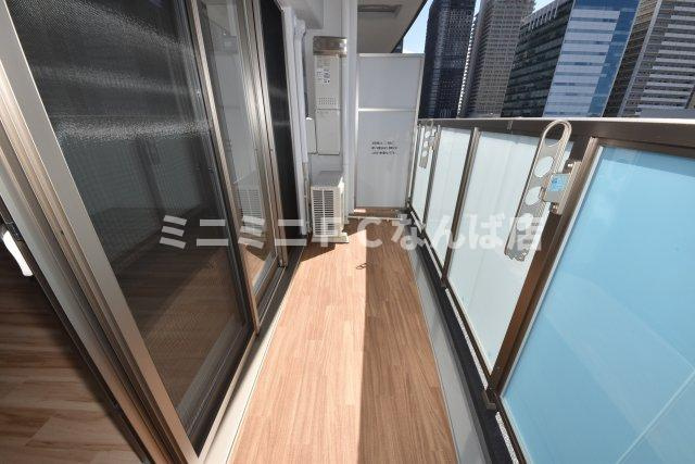 セレニテフラン難波のバルコニー