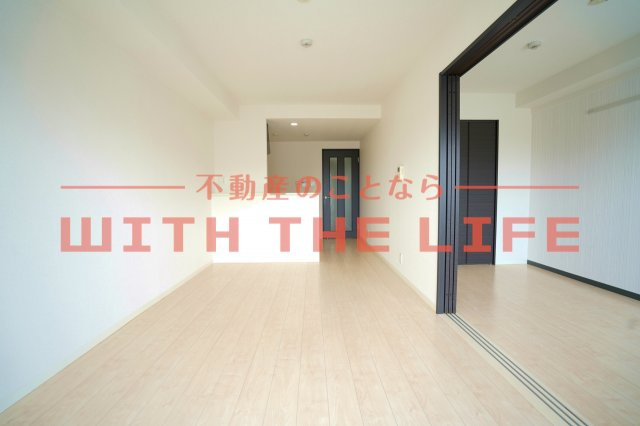 エスペランサ久留米駅前【10,000円キャッシュバック対象物件】の内装|明るい室内です