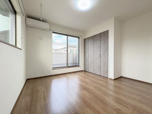 三郷市彦成2丁目　中古戸建の洋室|室内物干し付きで雨の日も快適お洗濯