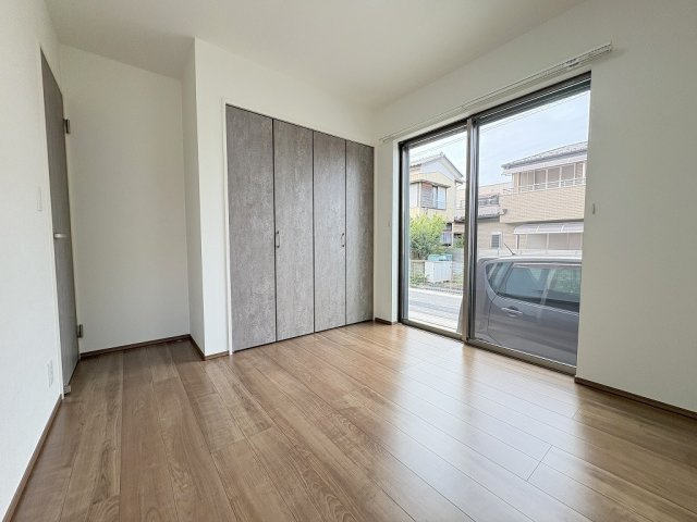 三郷市彦成2丁目　中古戸建の洋室|クローゼット付きの1階洋室