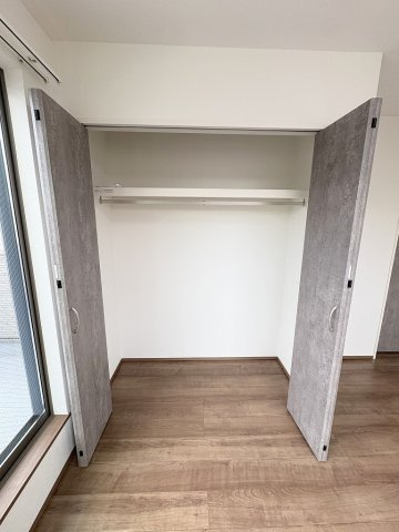 三郷市彦成2丁目　中古戸建の収納|たっぷり収納できるクローゼット