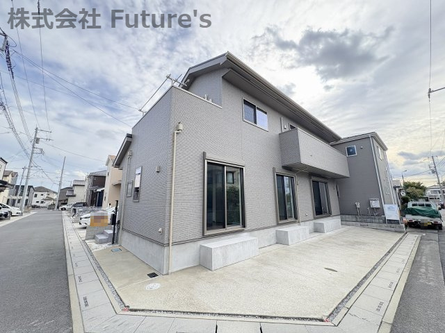 三郷市彦成2丁目　中古戸建の外観|角地につき開放的な立地です