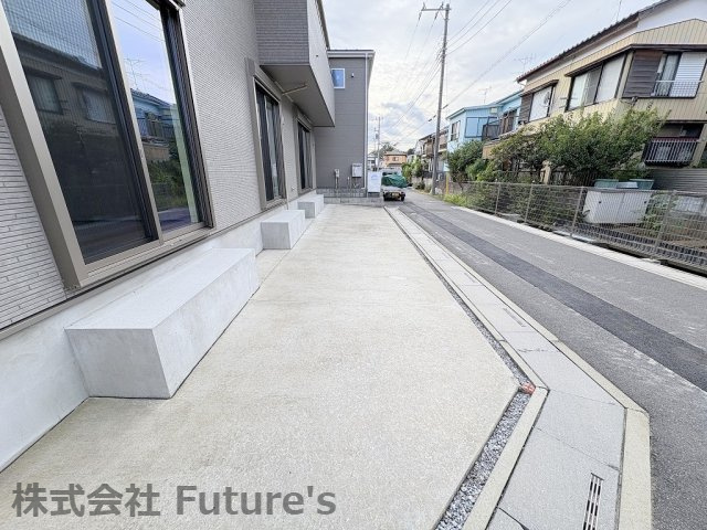 三郷市彦成2丁目　中古戸建の駐車場|カースペース縦列2台分確保