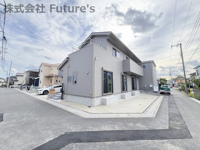 三郷市彦成2丁目　中古戸建の前面道路含む現地写真|前面道路含む現地写真です。