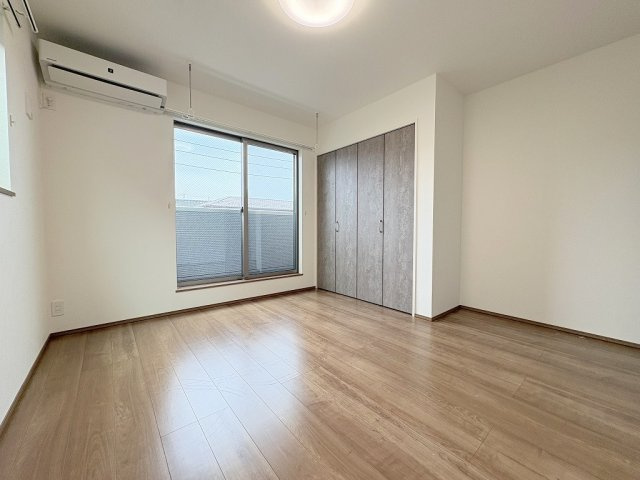 三郷市彦成2丁目　中古戸建の洋室|クローゼット完備の洋室