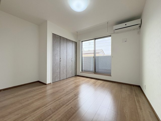 三郷市彦成2丁目　中古戸建の洋室|クローゼット完備の洋室