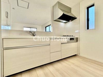 【キッチン】 | 江戸川区大杉1丁目新築分譲住宅 | ワイドで収納豊富なシステムキッチン