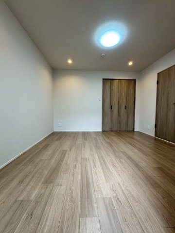 枚方三矢第一住宅壱号棟の洋室|洋室は約8帖で広々住空間です。