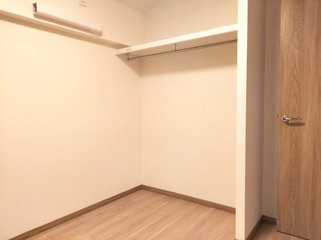 宝塚パインクレストのその他|納戸南側約4帖