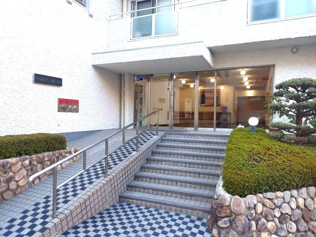 宝塚パインクレストのエントランス