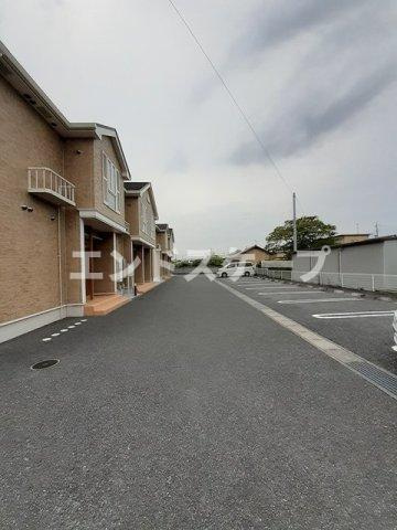 ラジェルⅡの駐車場|高崎、前橋のお部屋探しはエンドスケープまで！お客様の理想お聞かせ下さい♪