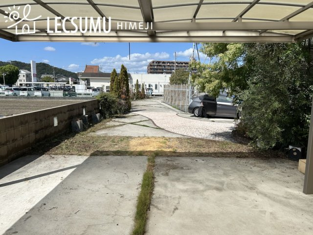 姫路市田寺東2丁目/中古戸建の駐車場