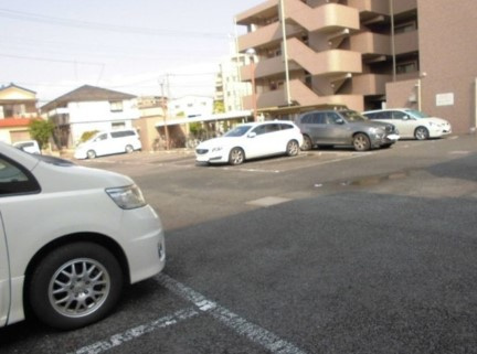 コンフォール瑞江Ⅱの駐車場