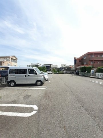 アルバ・美合の駐車場