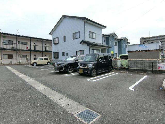 メゾンドグレイスの駐車場