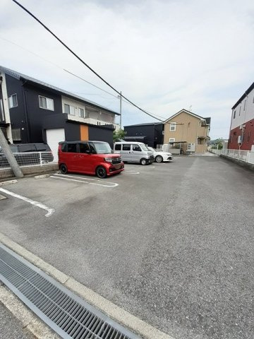 クレメントの駐車場