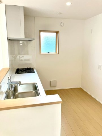 宇多津町平山　ゆとりのある２階建て新築戸建のキッチン