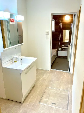 宇多津町平山　ゆとりのある２階建て新築戸建の独立洗面台