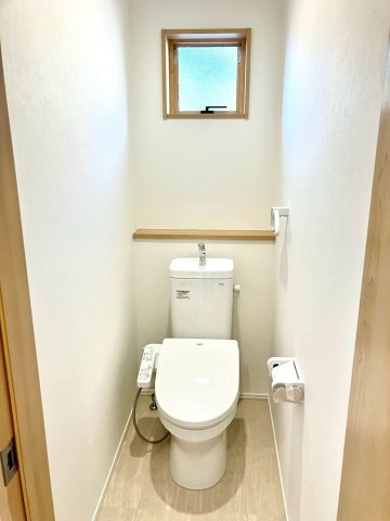 宇多津町平山　ゆとりのある２階建て新築戸建のトイレ