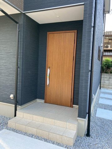 宇多津町平山　ゆとりのある２階建て新築戸建の玄関