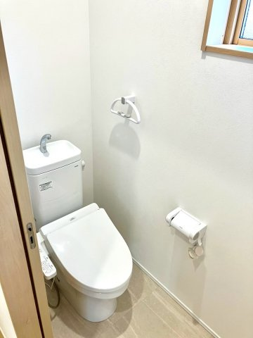 宇多津町平山　ゆとりのある２階建て新築戸建のトイレ