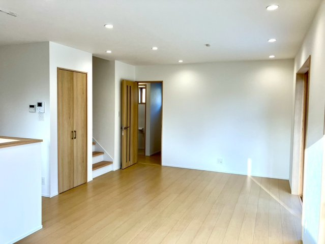 宇多津町平山　ゆとりのある２階建て新築戸建の居間・リビング