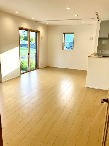 宇多津町平山　ゆとりのある２階建て新築戸建の居間・リビング