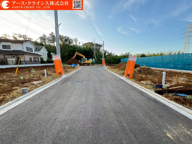 【前面道路含む現地写真】 | 船橋市大穴南14期　全7区画 | 自然と利便性がほどよく調和した大穴南の土地。陽当たり良好で広々、毎日をゆったりす過ごせる環境が整っています。駅や商業施設へのアクセスも良く、家族の未来を安心して描ける、そんな暮らしの舞台があります♪
