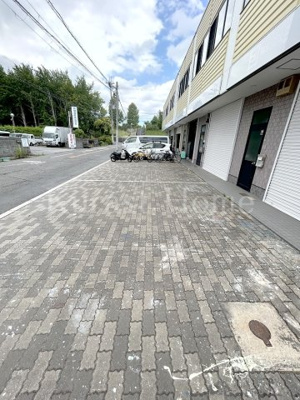 【駐車場】 | 藤井寺市西大井2区画倉庫付き事務所