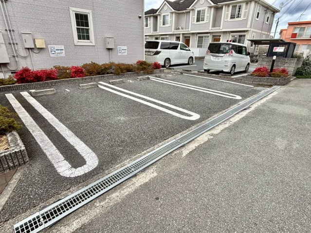 フリーデンCの駐車場