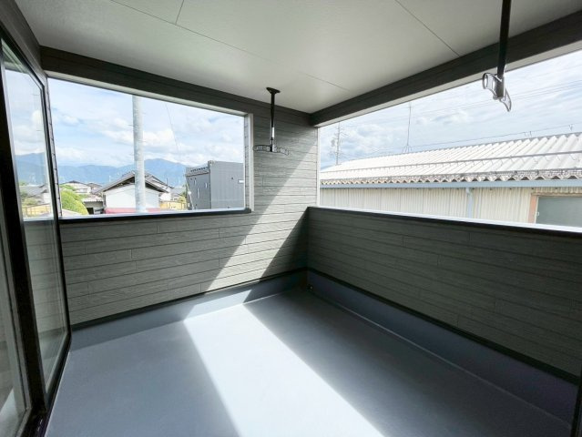 耐震等級３！ご成約プレゼント対象物件！のバルコニー|日当たり良好な広いバルコニー！洗濯物の出し入れなど楽々できちゃいます♪　３号棟