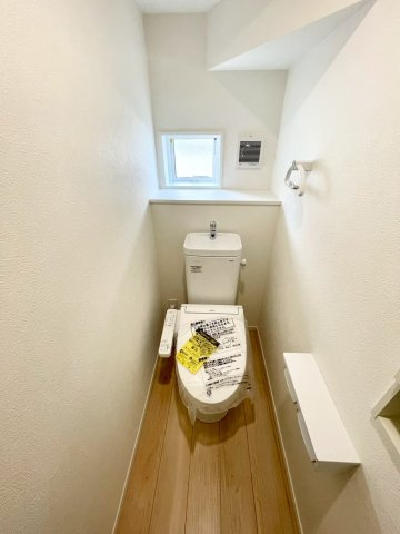耐震等級３！ご成約プレゼント対象物件！のトイレ|1、2階それぞれにトイレ完備！温水洗浄便座機能付きです♪　３号棟
