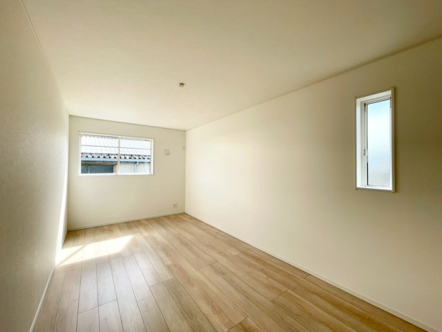 耐震等級３！ご成約プレゼント対象物件！の洋室|全室大きな収納スペース付きで片付けも楽々♪　３号棟